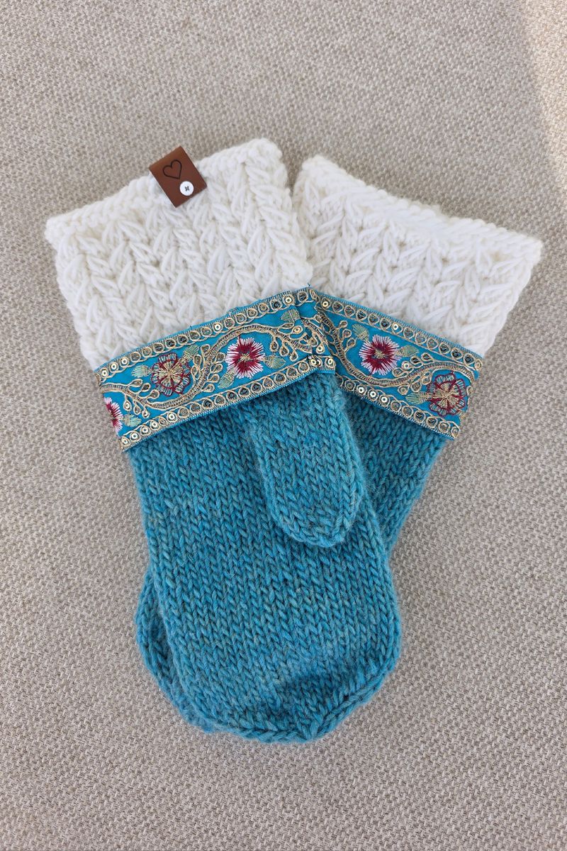 Benedictes Pyntevotter Magenta fra Knit by Ruth